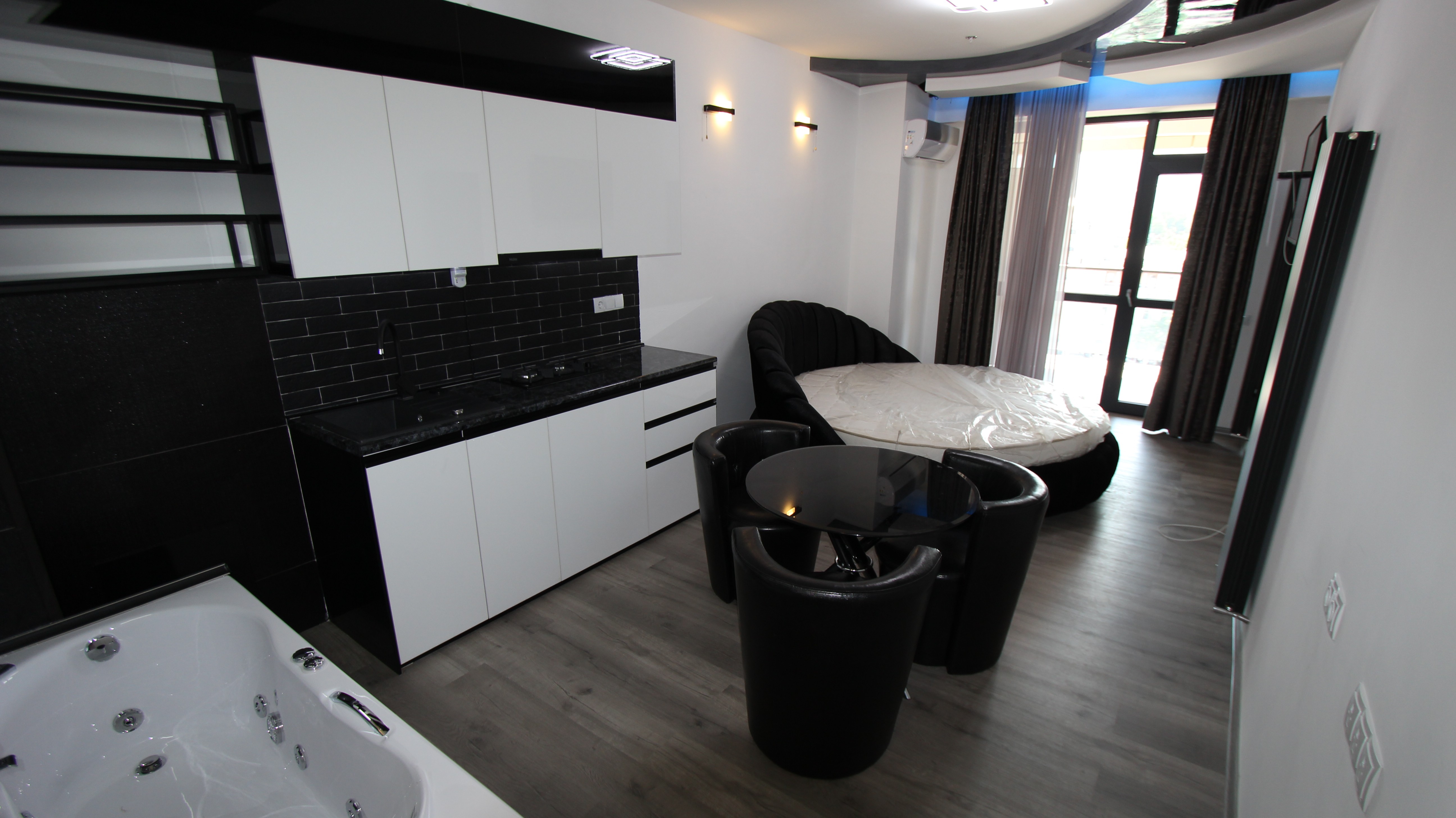 1-Room Luxury Apartment For Rent on Kvernadze Street